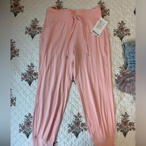NWT READY TO RULU LULULEMON JOGGERS 7/8 Size 8
